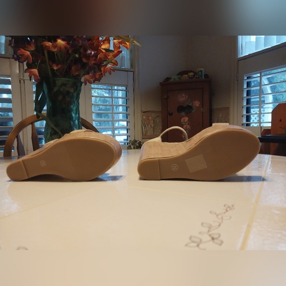 Chic Tan Wedge Sandals - Picture 2 of 3
